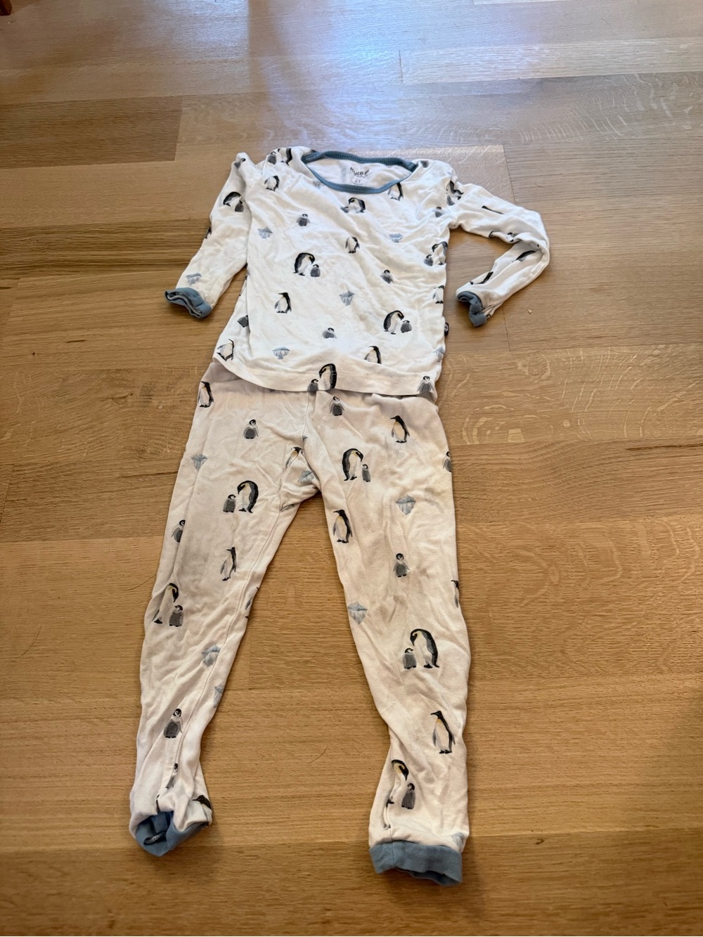 Kyte Baby Penguin Print White Pajama Set with Blue Trim